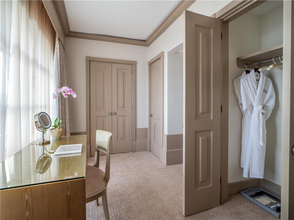 KICUN1_JAphotography_Presidential Suite_ Closet.tif