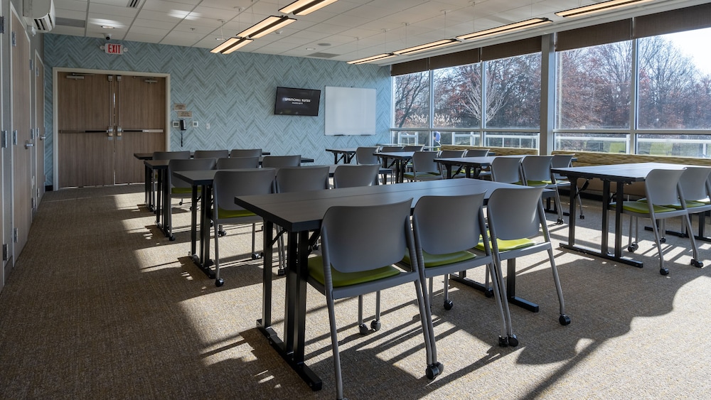 SpringHill Suites by Marriott Woodbridge - photo 36