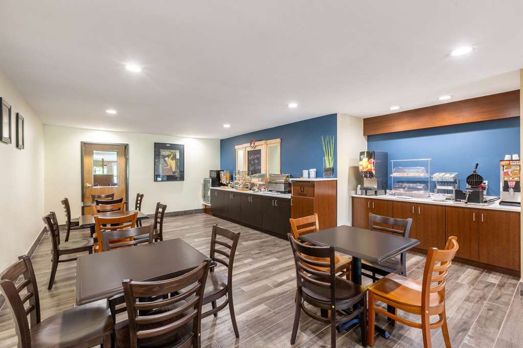 AmericInn by Wyndham Jefferson - photo 8