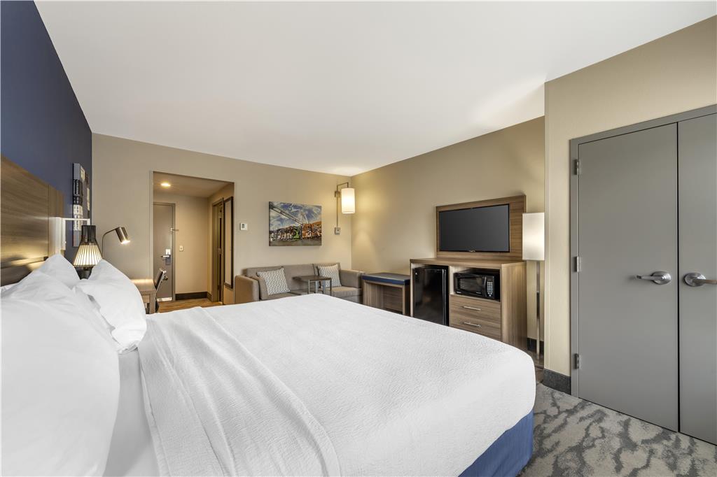 Best Western Plus Castlerock Inn & Suites - photo 17