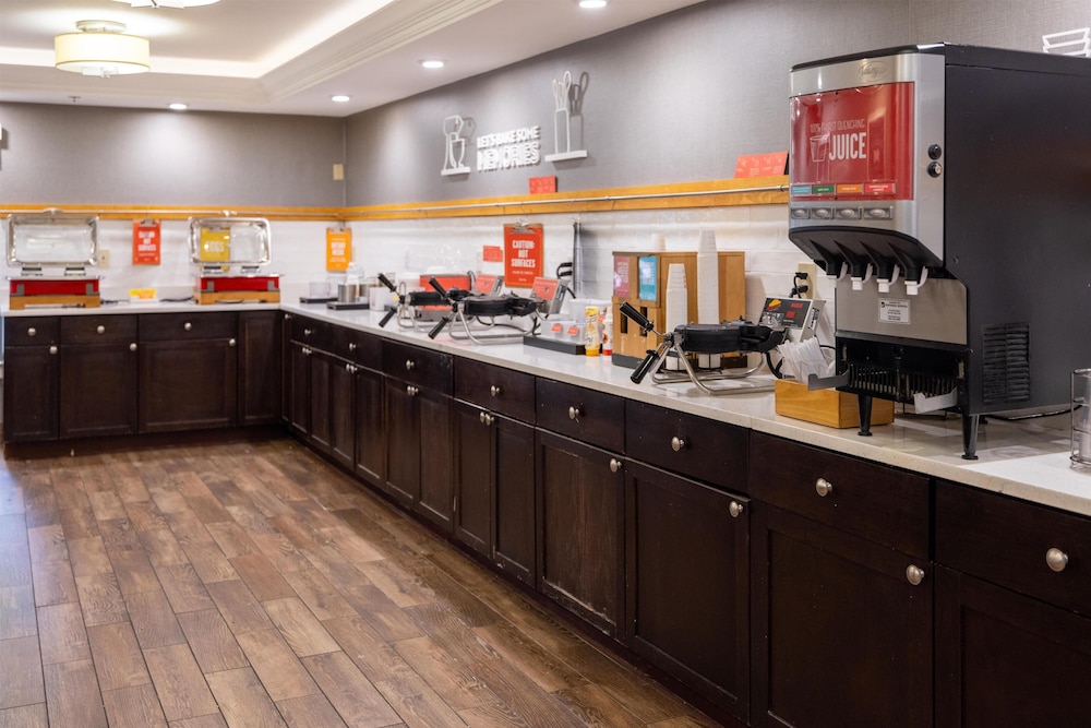 Hampton Inn Portsmouth Central - photo 60