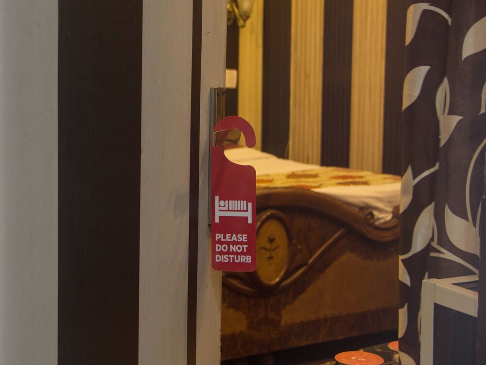 OYO 6370 Hotel Golden Woods