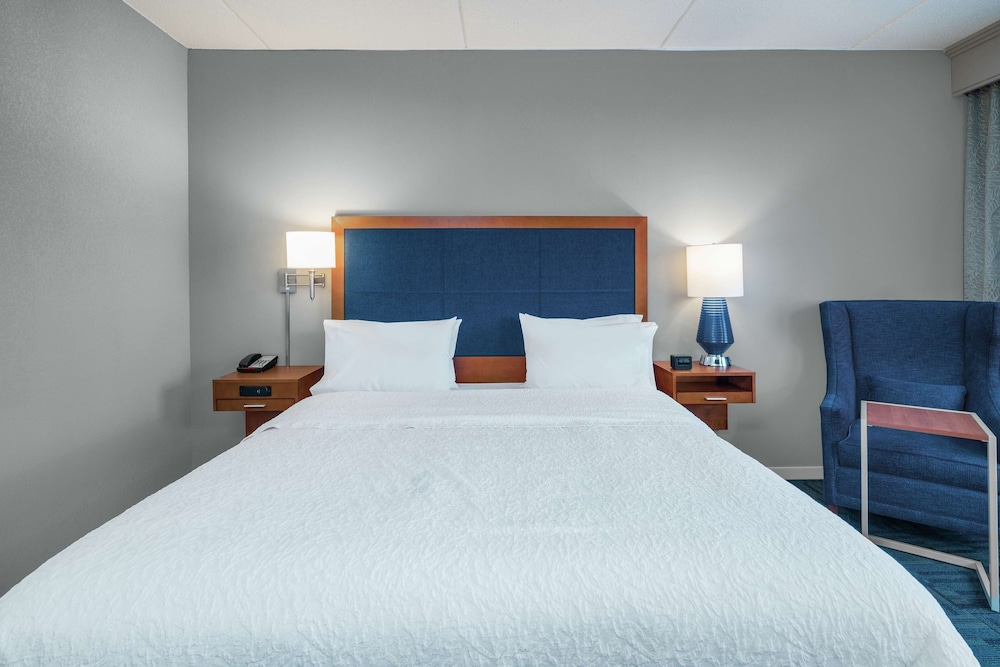 Hampton Inn & Suites Newburgh Stewart Airport - photo 12
