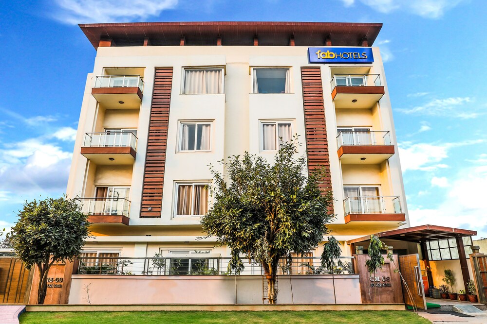 FabHotel Zineb - carbon neutral hotel in Noida