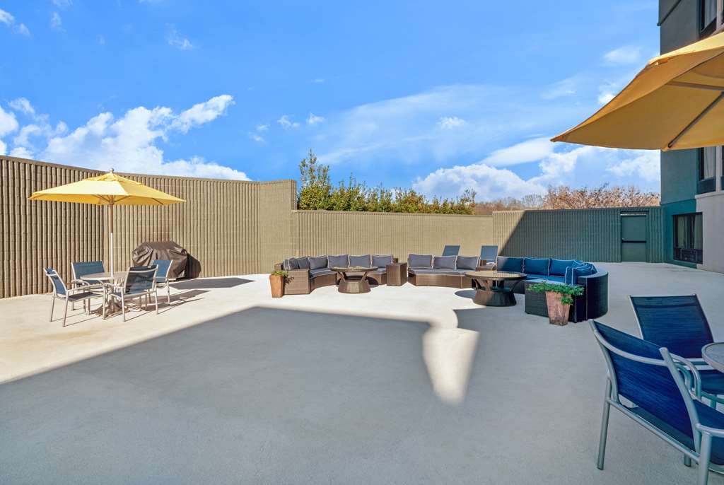La Quinta Inn & Suites by Wyndham Columbus MS - photo 8