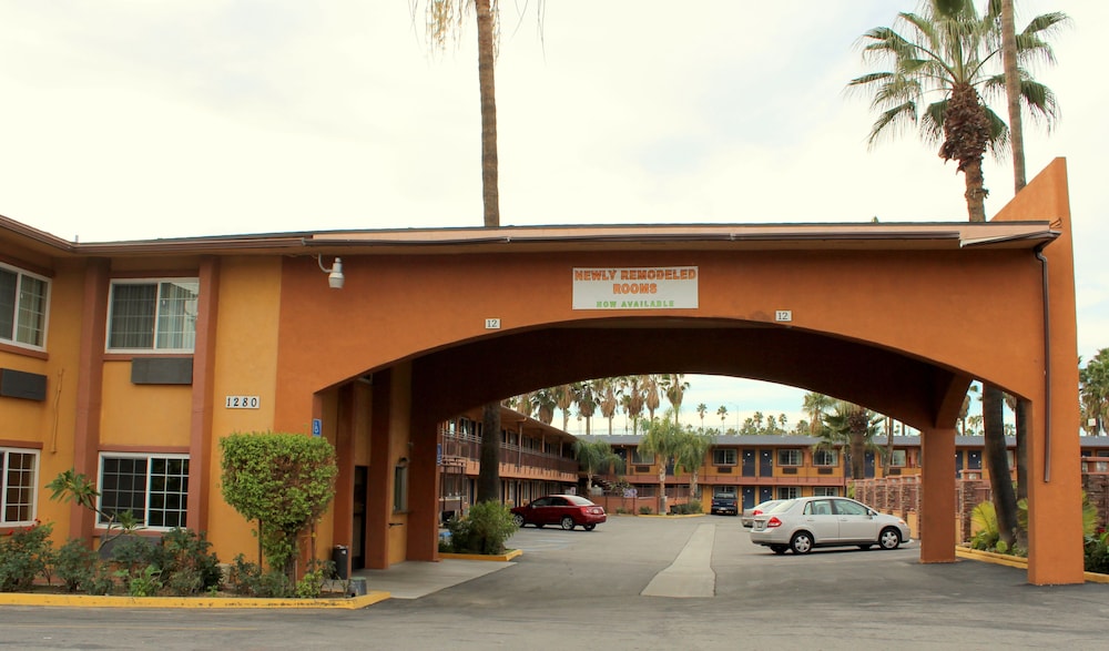 Orange Show Inn San Bernardino - photo 22