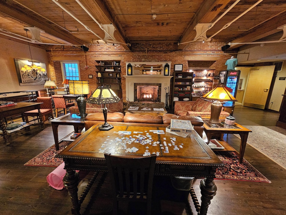 The Common Man Inn & Restaurant - photo 2