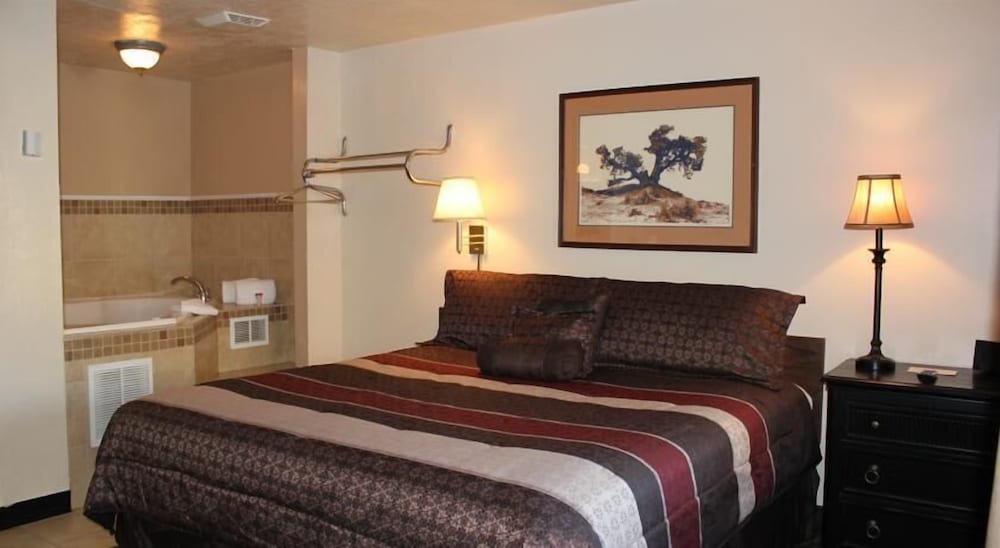 Lava Spa Motel & RV Park - photo 4