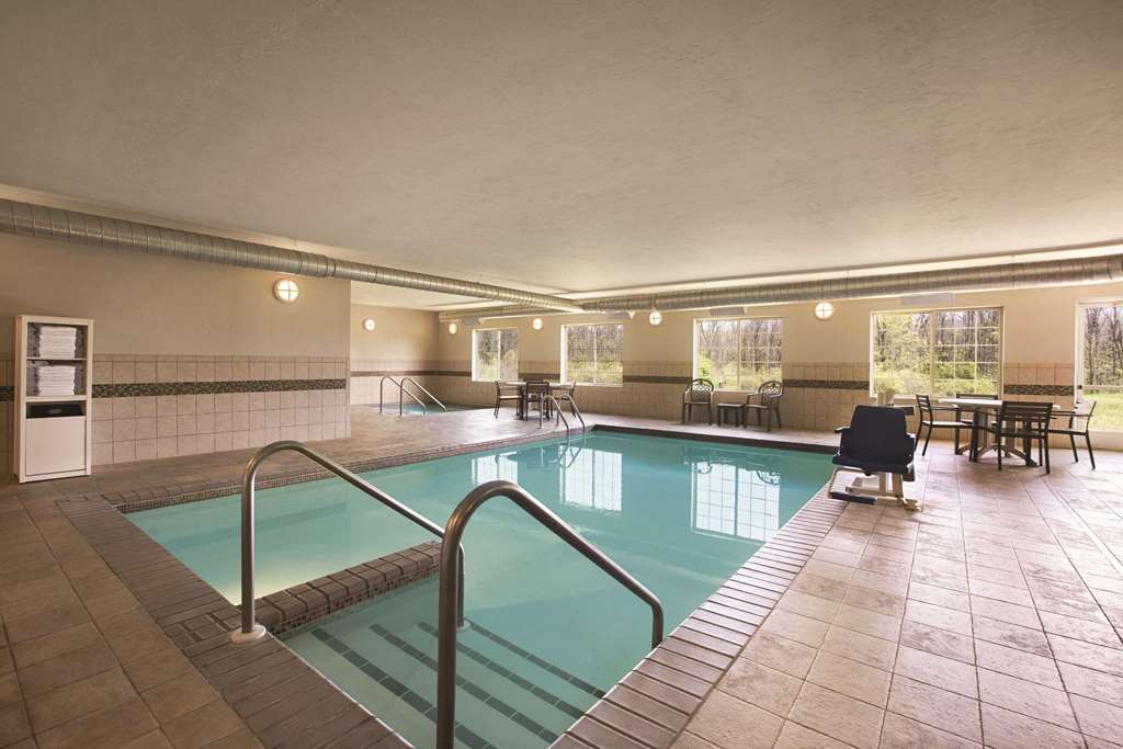 Country Inn & Suites by Radisson Green Bay North - photo 17