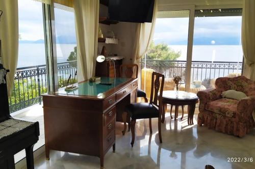Felicity Seafront Luxury House — 4-Star Luxury Hotel in Nea Anchialos, Greece