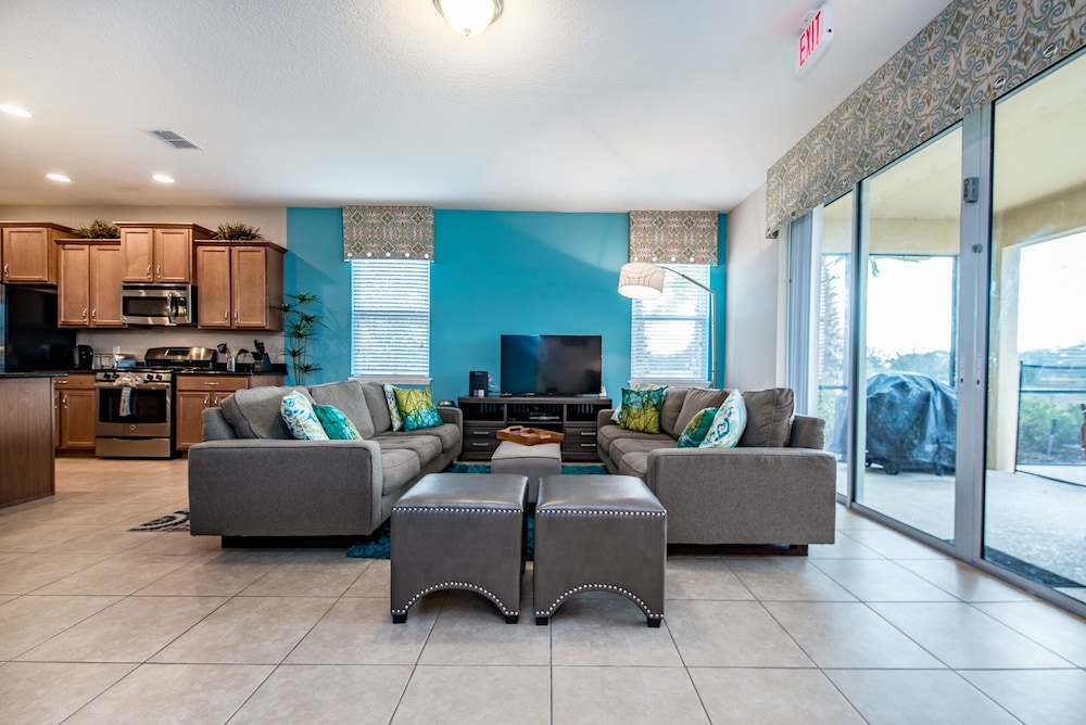 Solterra Sunshine Villa townhome with private pool in a resort setting - photo 17