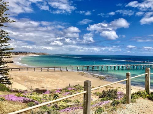 Breezy B on the Esplanade with Direct Beach Access — Adelaide — photo 5