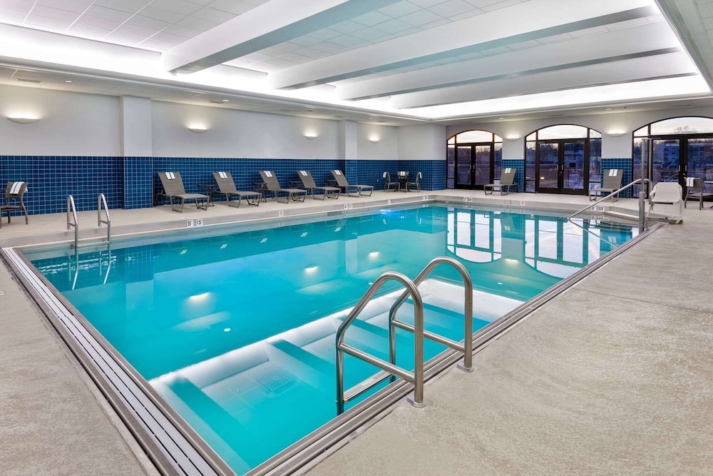 Hampton Inn & Suites Kansas City Country Club Plaza - photo 34