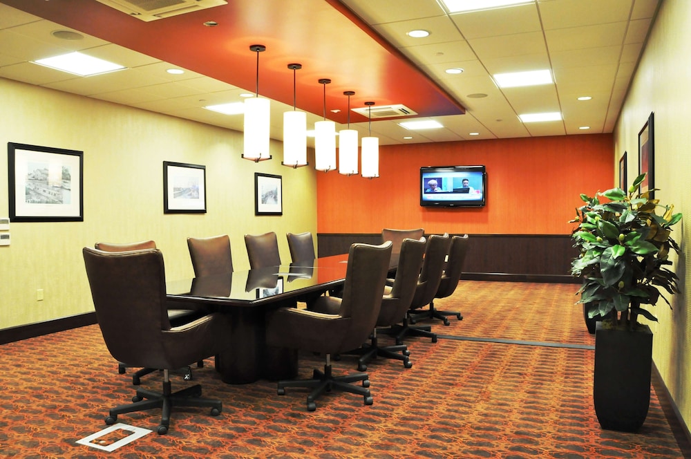 Hampton Inn & Suites Cincinnati Uptown University Area - photo 36