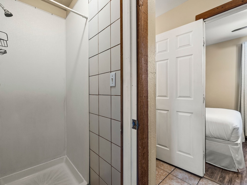 The Claire Hotel - photo 54
