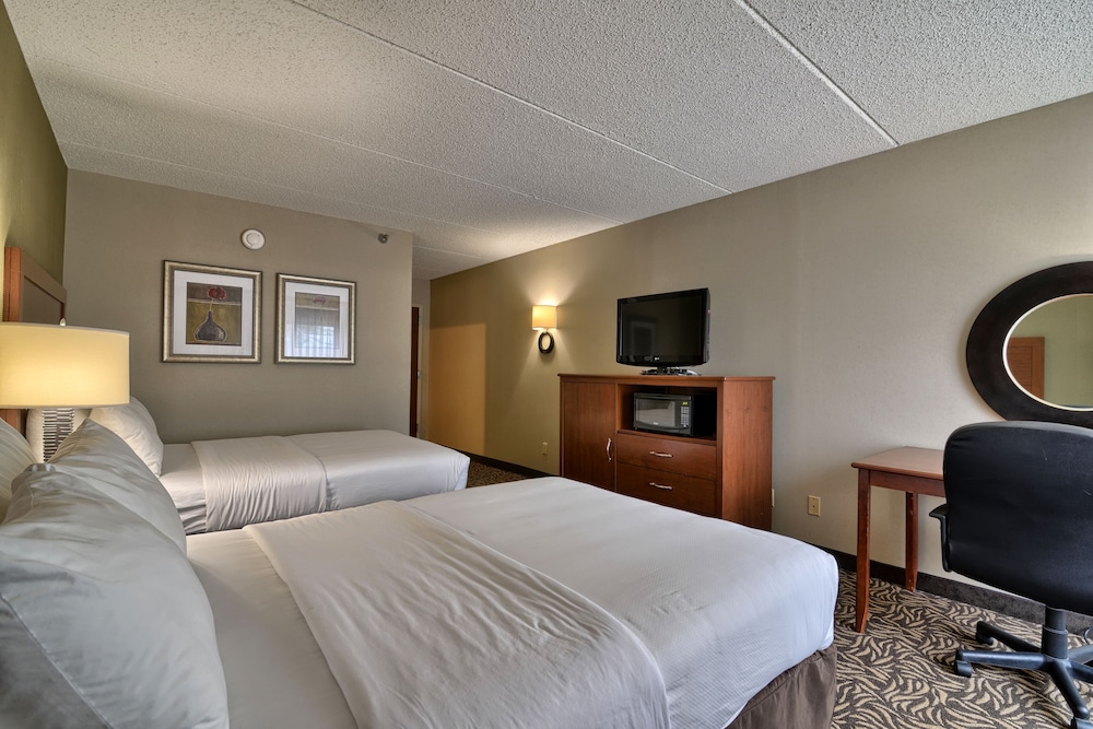 Clarion Inn & Suites Cortland University Area - photo 6