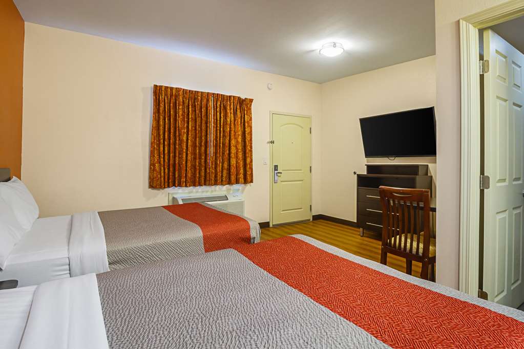 Motel 6 on Maple - photo 5
