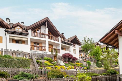 Appartment Bergweg — 4-Star Luxury Hotel in Laion, Italy