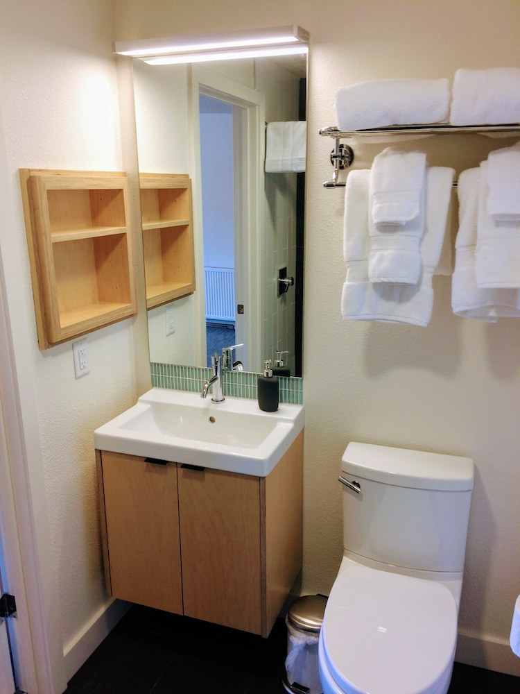 Heliotrope Hotel - photo 50
