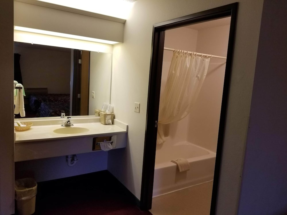Bilmar Inn & Suites Dell Rapids Near Sioux Falls - photo 42