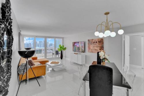 Paradise Found Miami Skyline and Water Views — 4-Star Luxury Hotel in Miami, United States