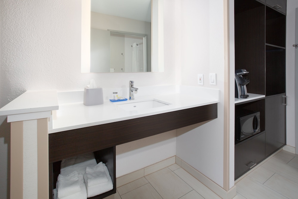 Holiday Inn Express & Suites Lincoln City by IHG - photo 17