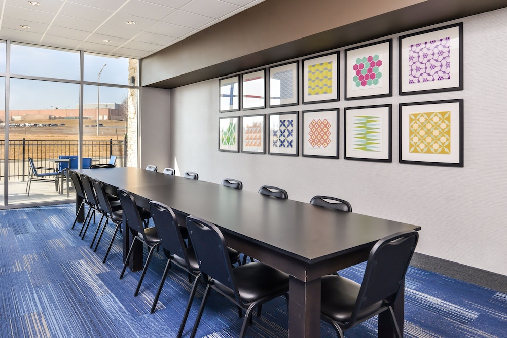 Holiday Inn Express & Suites Kansas City Lee's Summit by IHG - photo 45