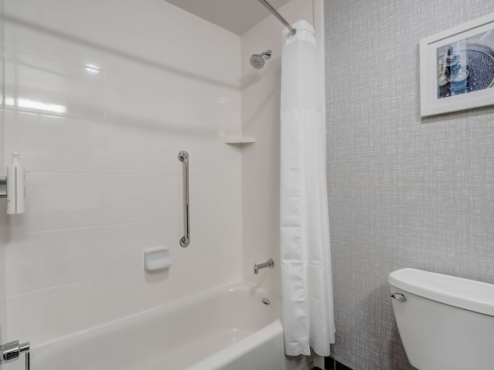 Hampton Inn and Suites by Hilton Cincinnati Midtown Rookwood - photo 52