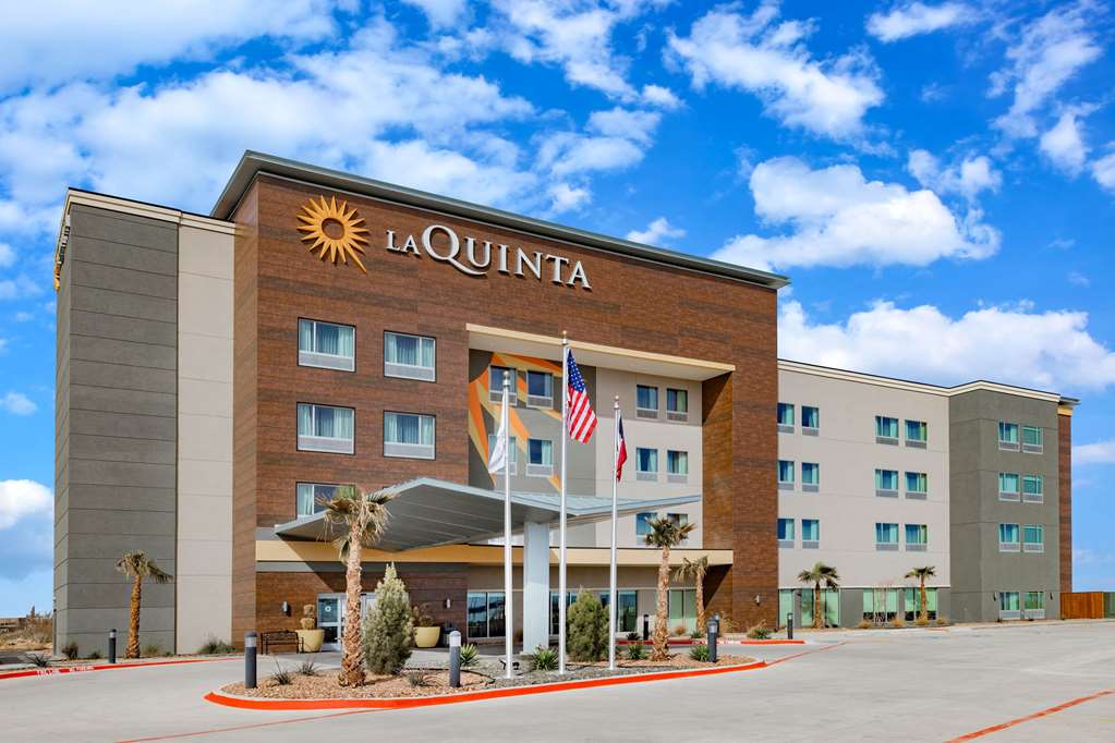 La Quinta Inn & Suites by Wyndham Fort Stockton Northeast - featured photo