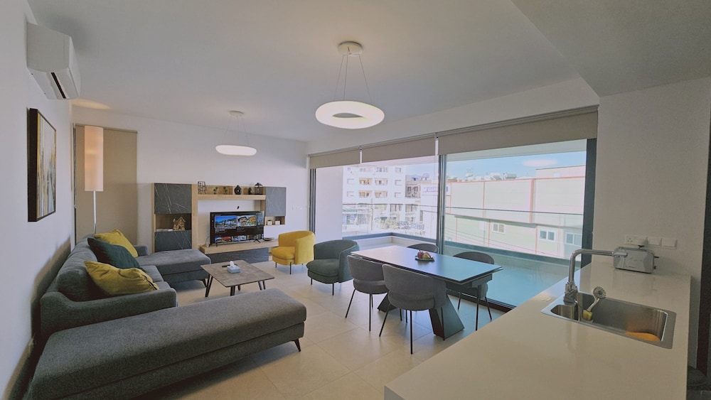 132 LCA Stay Diamond Apartment