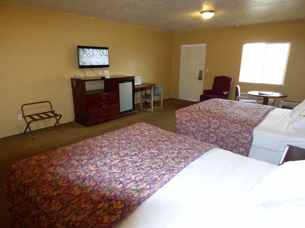 Economy Inn & Suites - photo 6