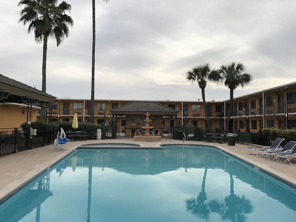 Americas Best Value Inn Laredo - photo 13