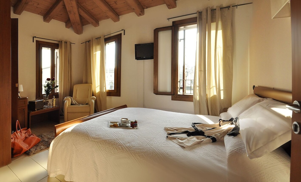 La Rotonda Relais — 4-Star Luxury Hotel in Badoere, Italy