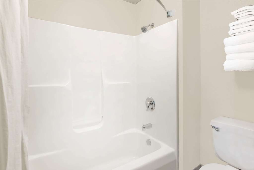 Super 8 by Wyndham Bolivar - photo 12