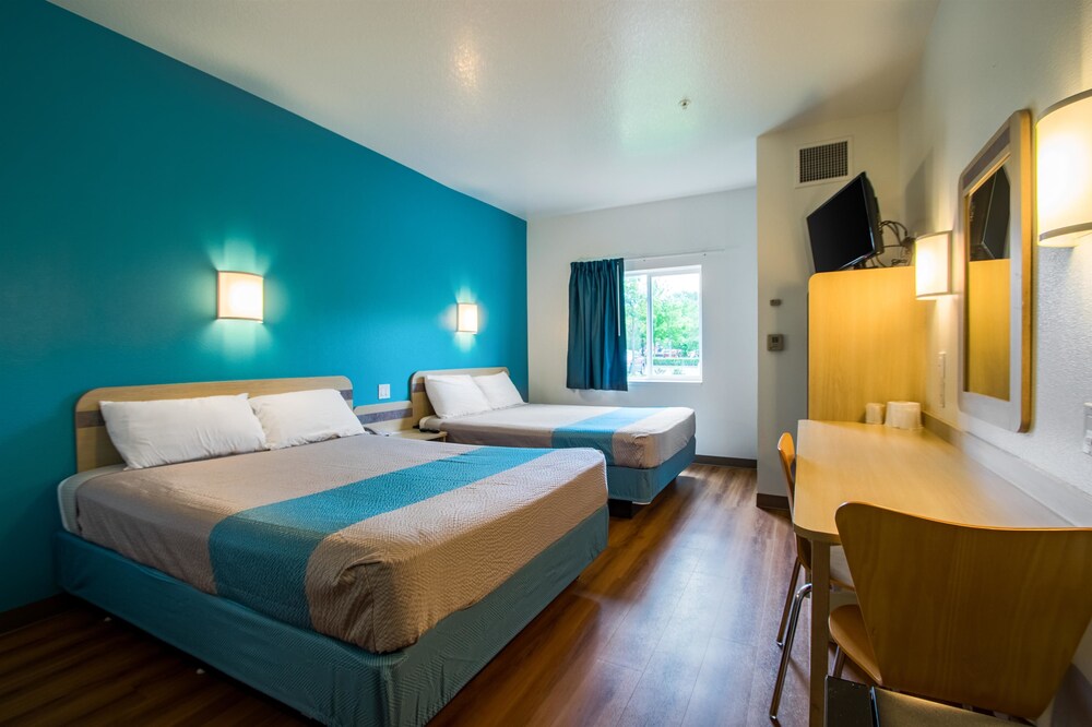Motel 6 Portland North - photo 10