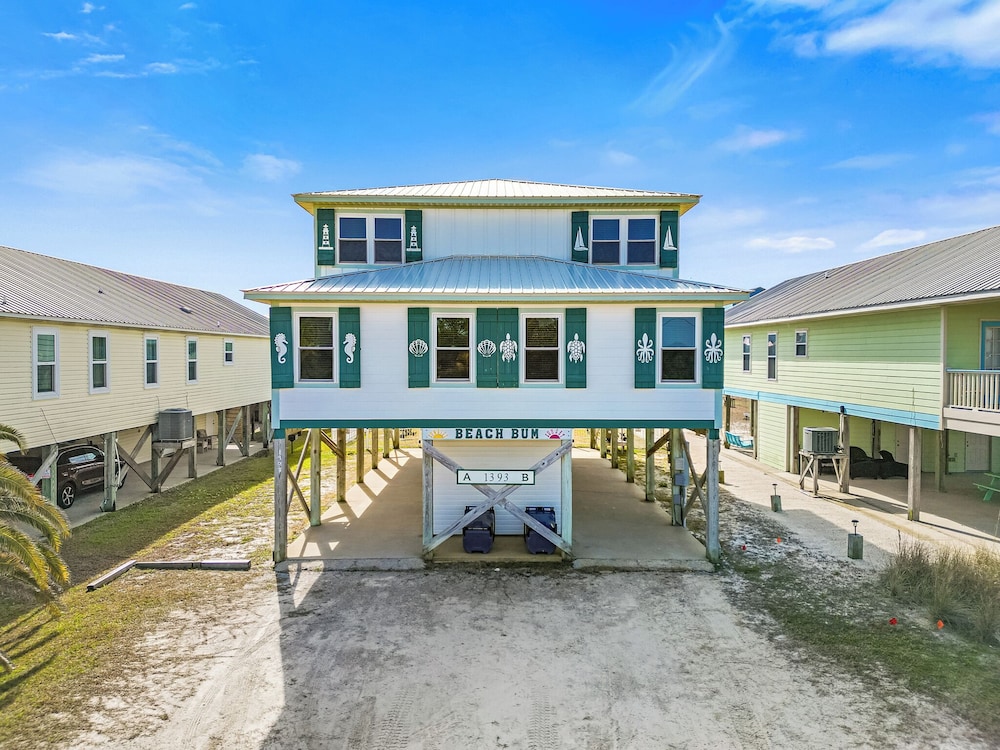 Beach Bum by Southern Vacation Rentals — 4-Star Luxury Hotel in Gulf Shores, United States