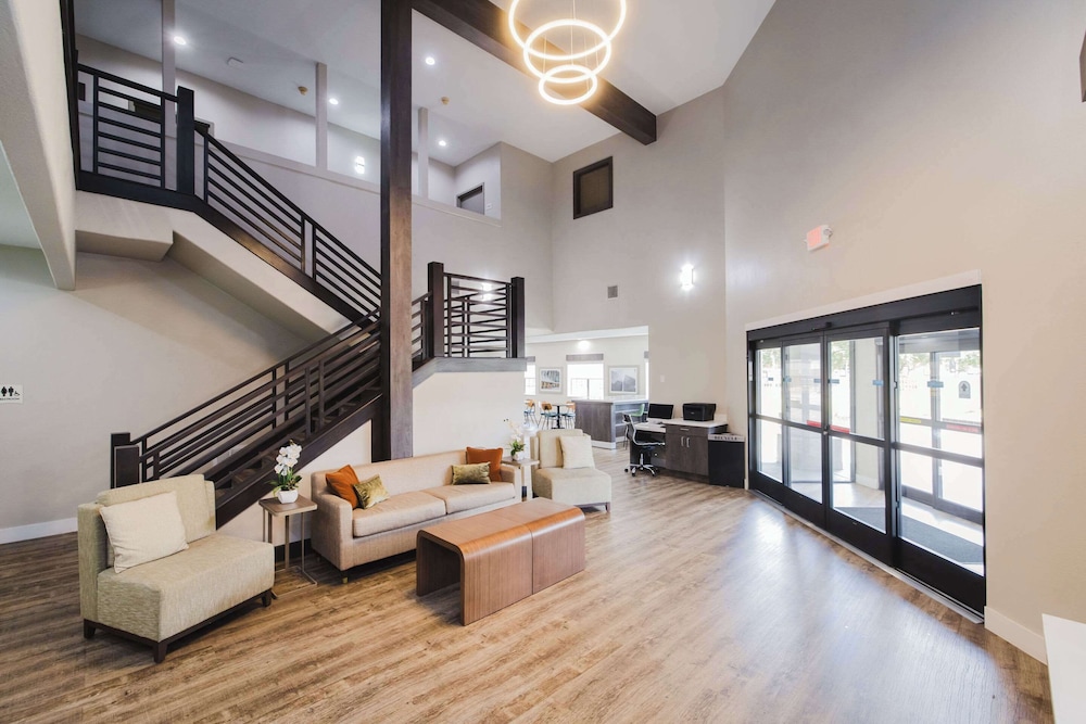 Quality Suites Houston Hobby Airport - photo 6