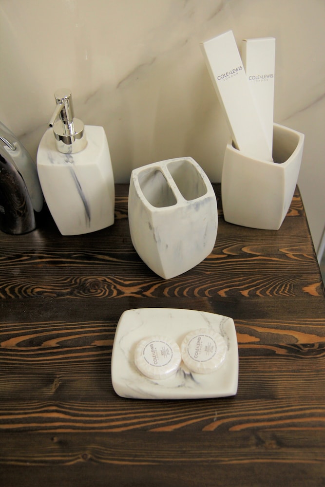 Bathroom amenities