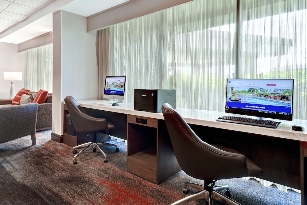 Hampton Inn & Suites Alexandria Old Town Area South - photo 60