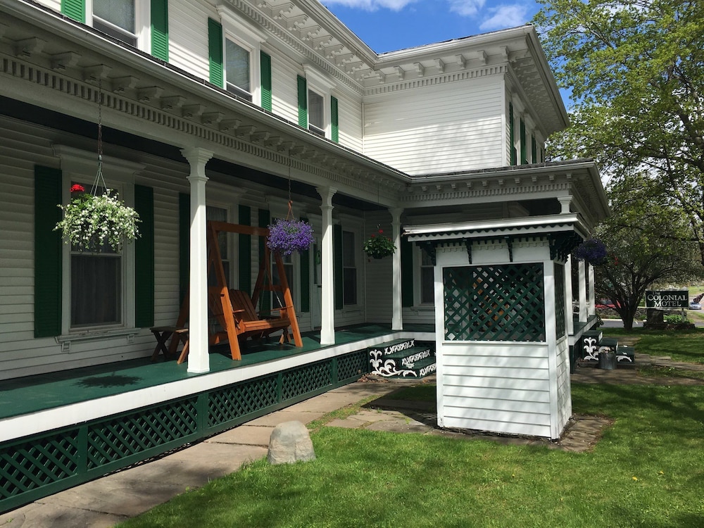 The Colonial Motel - photo 34