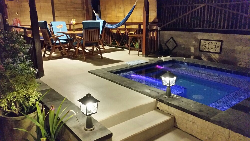 Dennis Holiday Bungalow — 4-Star Luxury Hotel in Amlapura, Indonesia