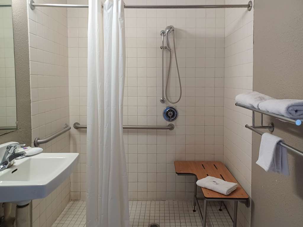 Motel 6 Fresno CA Blackstone North - photo 19
