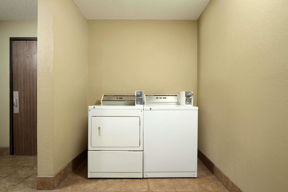 Super 8 by Wyndham Homewood Birmingham Area - photo 22