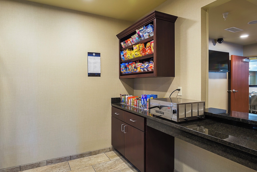 Cobblestone Inn & Suites Altamont - photo 41