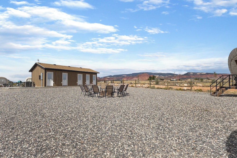 Broken Spur Inn & Steakhouse - photo 37