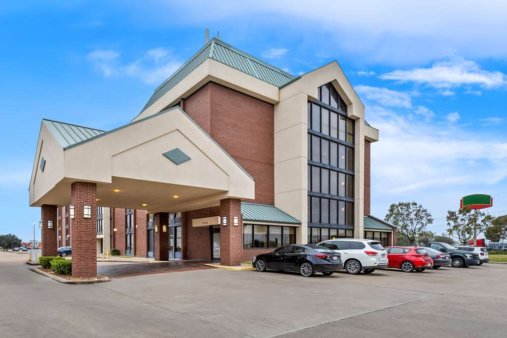 Sonesta Essential Houston Hobby Airport — hotel near William P. Hobby Airport