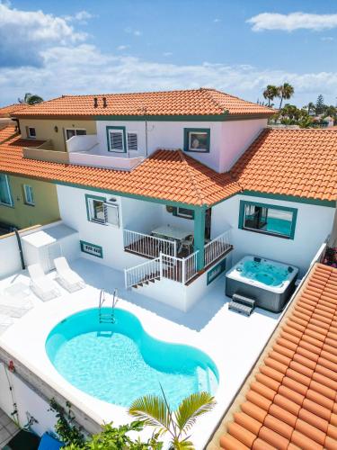 Villa Veaco Beach with jacuzzi and private pool — 4-Star Luxury Hotel in Corralejo, Spain
