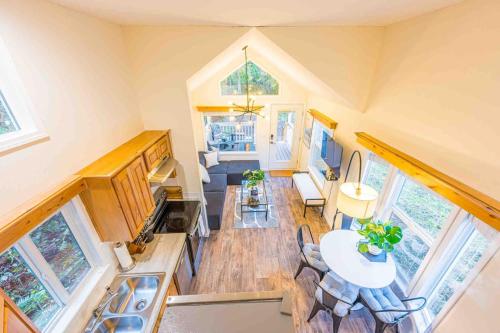 NEW Nestled Private Tiny Home Situated Near ONP — 4-Star Luxury Hotel in Port Angeles, United States