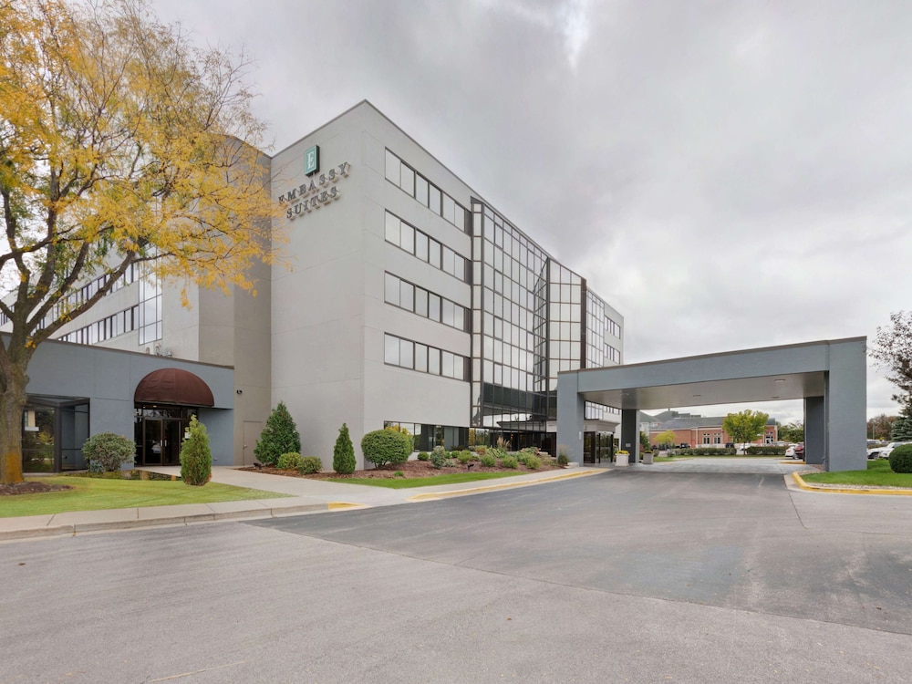 Embassy Suites By Hilton Milwaukee Brookfield — Brookfield