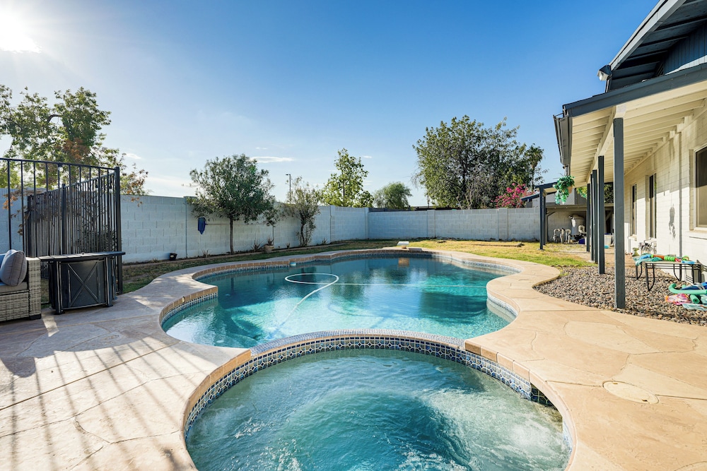 Mesa Oasis w Diving Pool By Spring Training Dtwn in Mesa, United States